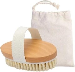 Guía para usar un cepillo corporal en la exfoliación en seco